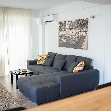 Penthouse With Huge Rooftop & Amazing City View Букурещ Екстериор снимка