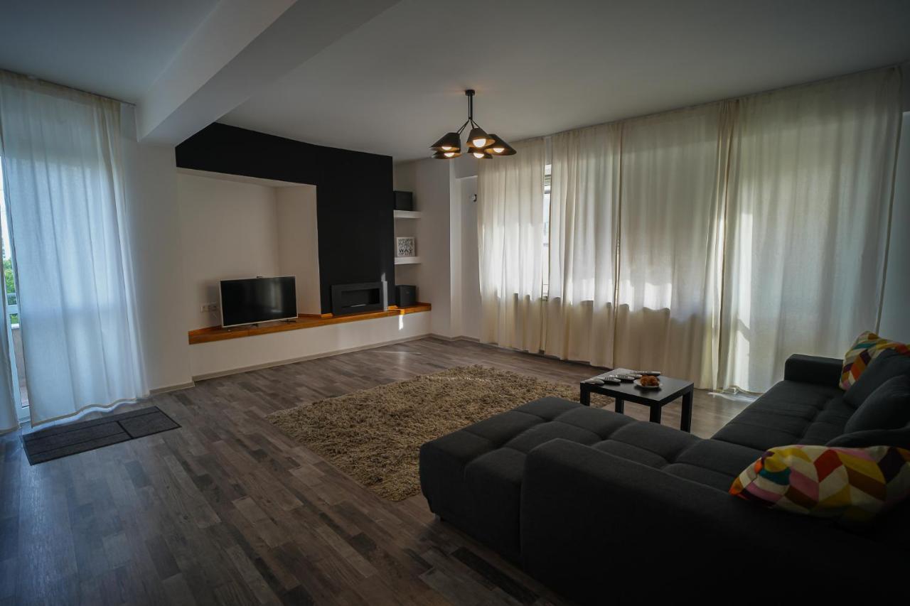 Penthouse With Huge Rooftop & Amazing City View Букурещ Екстериор снимка
