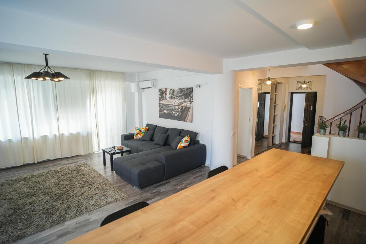 Penthouse With Huge Rooftop & Amazing City View Букурещ Екстериор снимка
