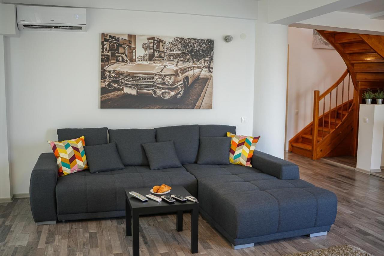 Penthouse With Huge Rooftop & Amazing City View Букурещ Екстериор снимка
