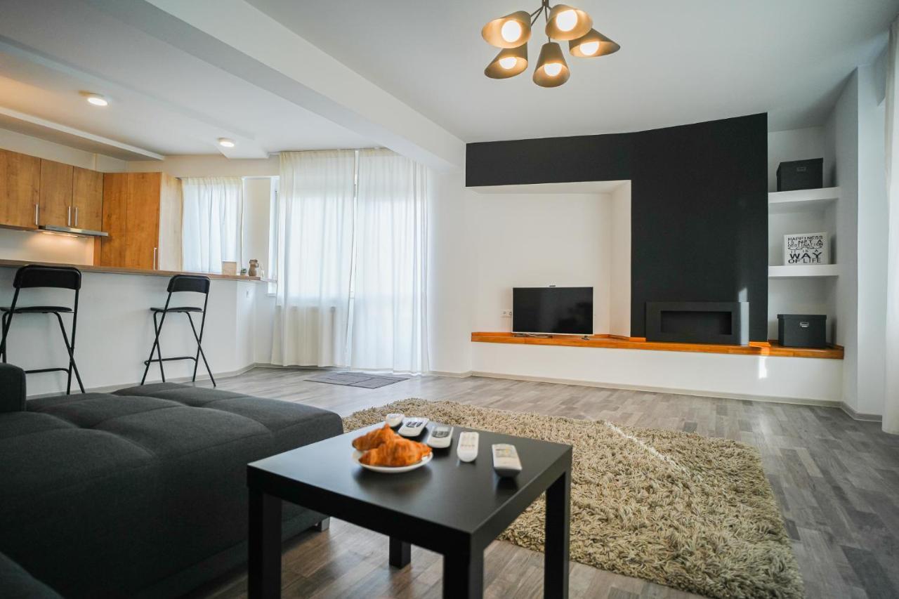 Penthouse With Huge Rooftop & Amazing City View Букурещ Екстериор снимка