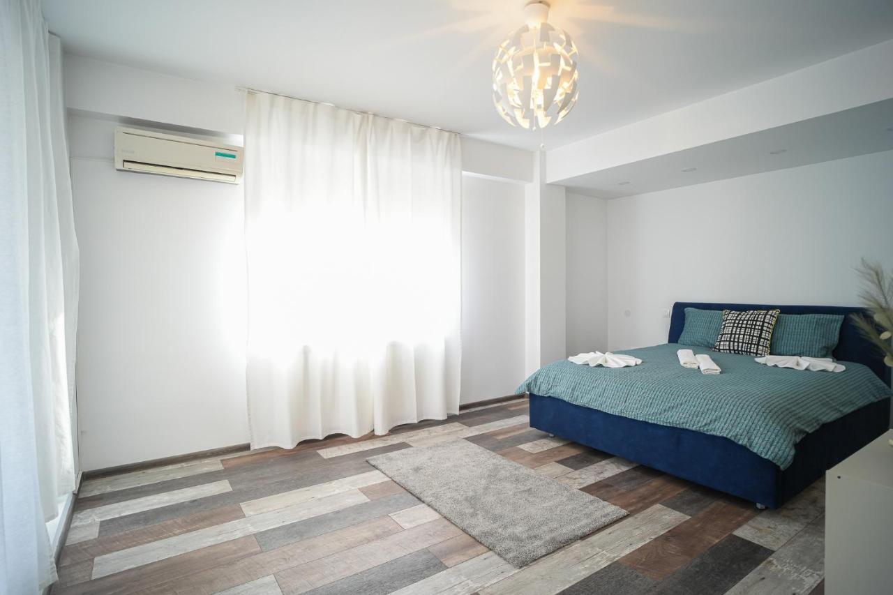 Penthouse With Huge Rooftop & Amazing City View Букурещ Екстериор снимка